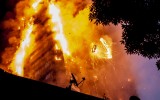 Londra in fiamme, arde Grenfell Tower